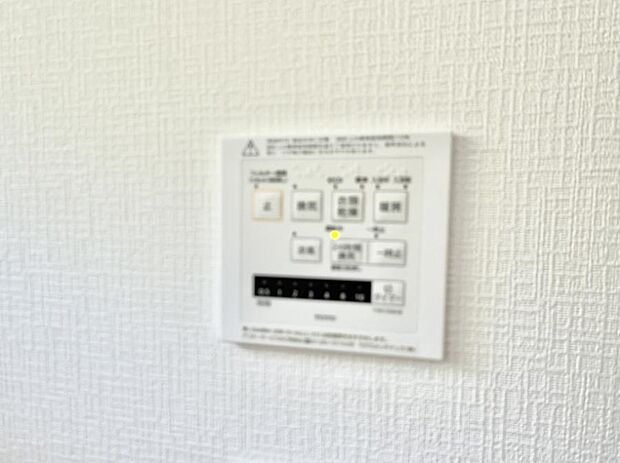 【浴室換気暖房乾燥機】■冬でも温かく、快適乾燥機能で湿気対策もバッチリ