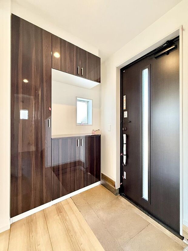 【玄関】■ シンプルで美しく、快適な暮らしの入り口