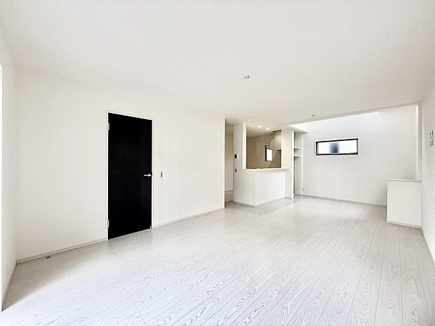 【リビング】■家族の時間を彩る、快適で癒される空間