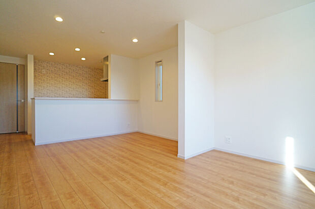 【ダイニング】■温もりを感じる、居心地のいいリビング