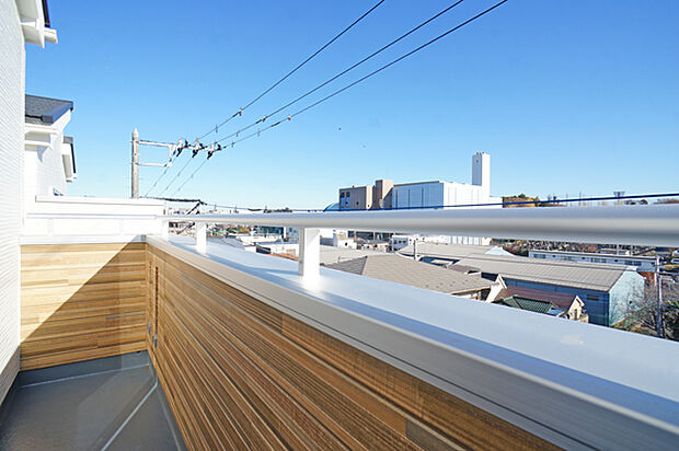 【バルコニー】■ 自然を身近に感じる、開放的なバルコニー