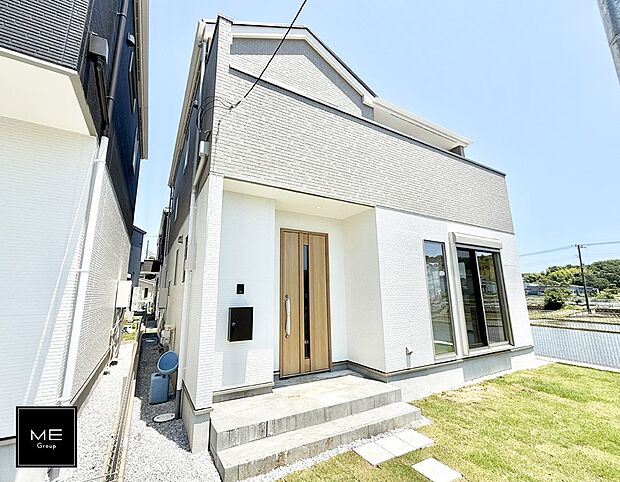 【現地外観写真】■暮らしを彩る充実した設備仕様が備わった住まい