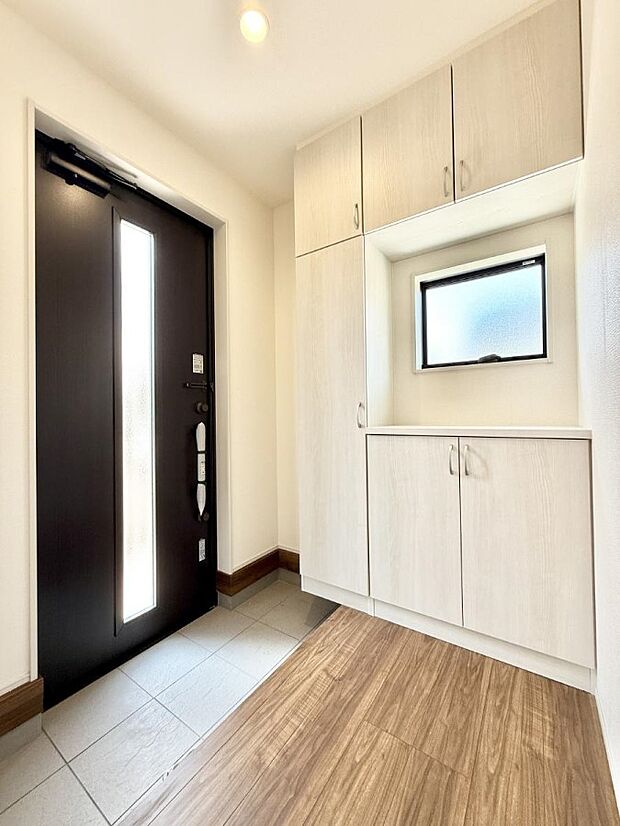 【玄関】■ ここから始まる一日、すっきり整った玄関