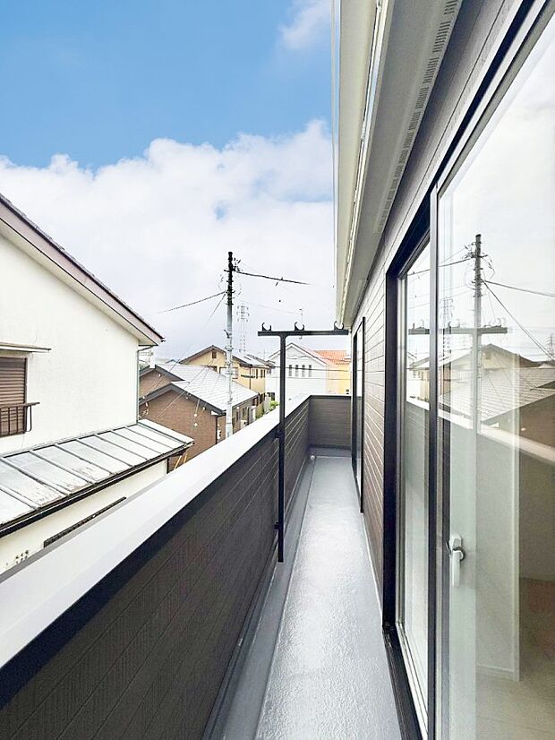 【バルコニー】■ 朝のコーヒーや夜の星空を楽しむ、癒しの場所