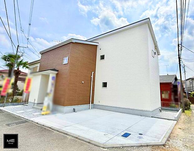 【現地外観写真】■暮らしを彩る充実した設備仕様が備わった住まい