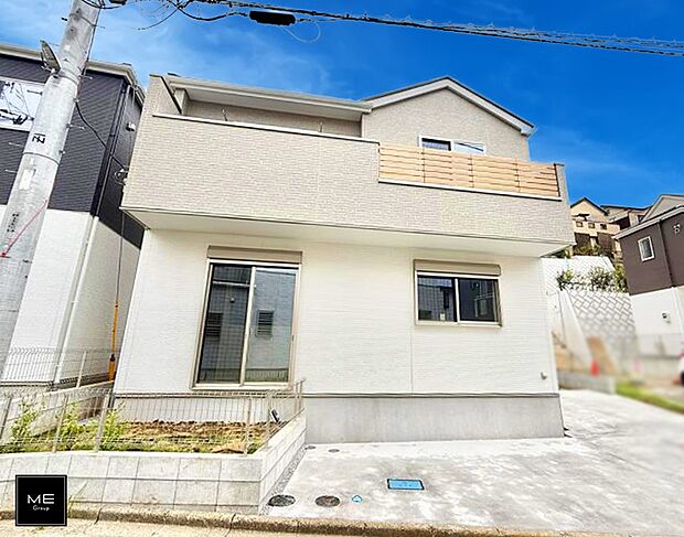 【現地外観写真】■暮らしを彩る充実した設備仕様が備わった住まい