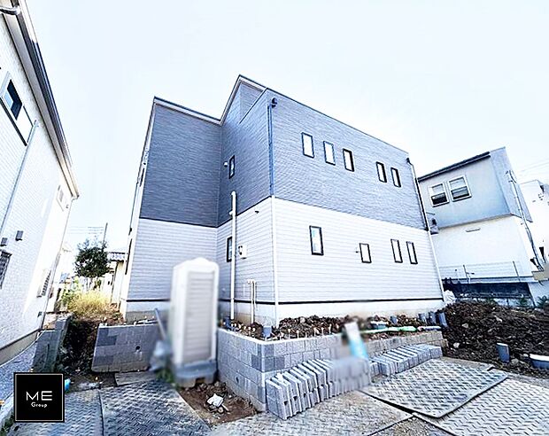 【現地外観写真】■暮らしを彩る充実した設備仕様が備わった住まい