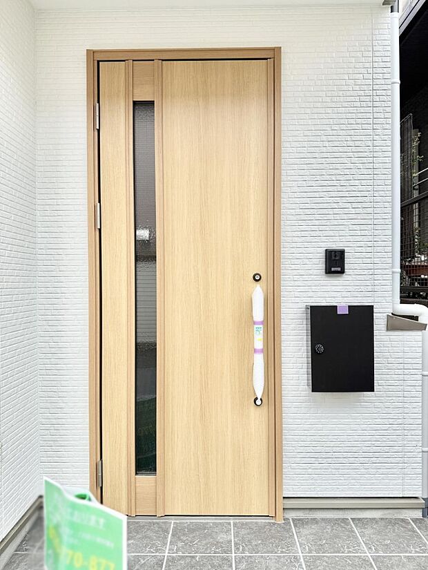 【玄関】■ 帰るたびにホッとする、安心感のある佇まい