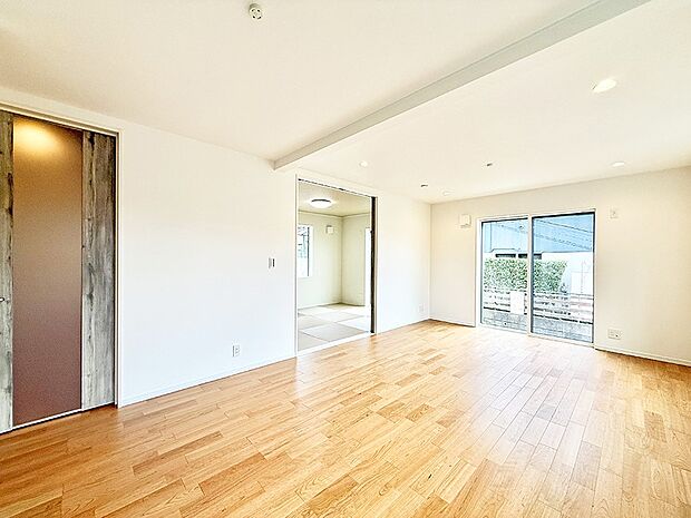 【リビング】■家族の時間を彩る、快適で癒される空間