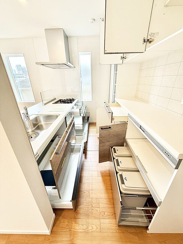 【キッチン】■シンプルで機能的、毎日使いやすいキッチン