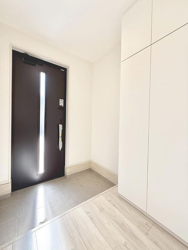 【玄関】■ ここから始まる一日、すっきり整った玄関