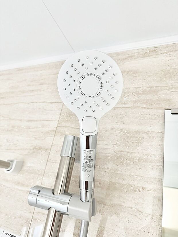 【止水シャワーヘッド】■わざわざシャワー水栓のレバーまで手を伸ばす必要がなく、簡単に止水できる