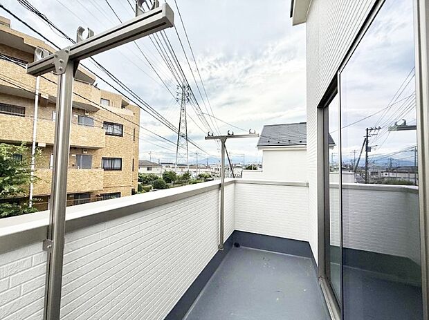 【バルコニー】■ 自然を身近に感じる、開放的なバルコニー