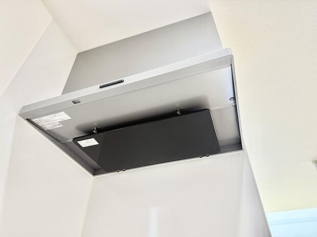 【レンジフード】■フードに覆われている為、匂いが換気扇に誘導され、効率的に排煙ができます