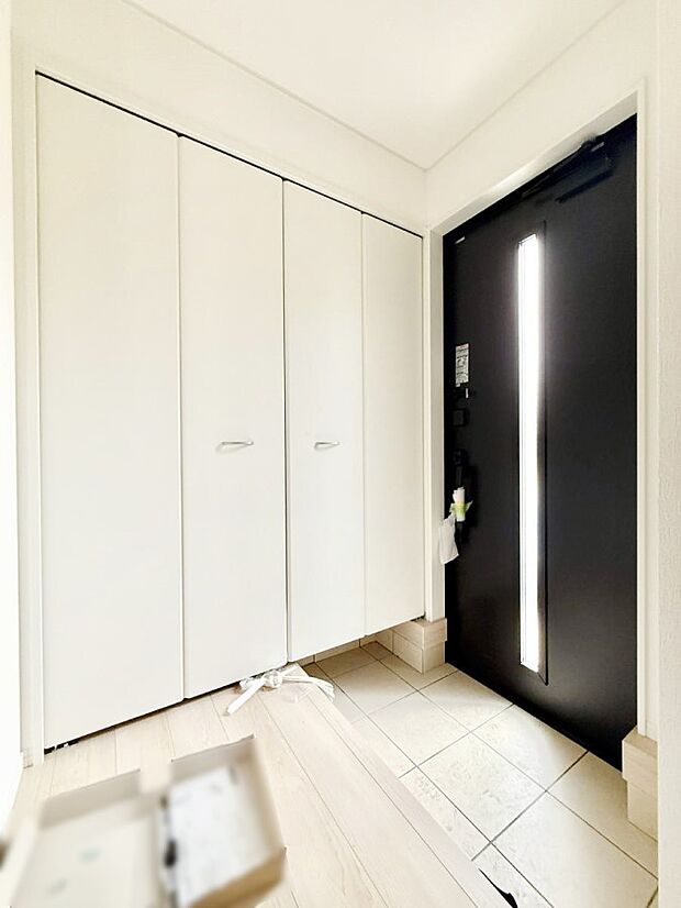 【玄関】■ ここから始まる一日、すっきり整った玄関