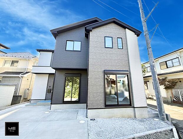 【現地外観写真】■暮らしを彩る充実した設備仕様が備わった住まい