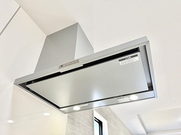 【レンジフード】■調理時の蒸気や匂いが換気扇に誘導され、効率的に排煙ができます。
