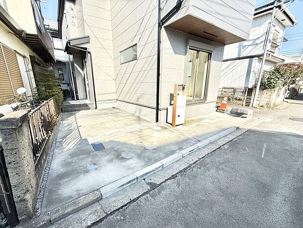 【駐車場】■自宅にある駐車スペースなので安心ですね