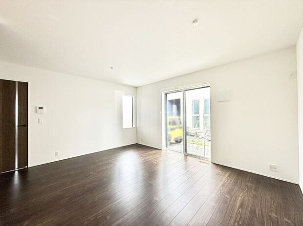 【リビング】■光と風を感じる、リラックスできる空間