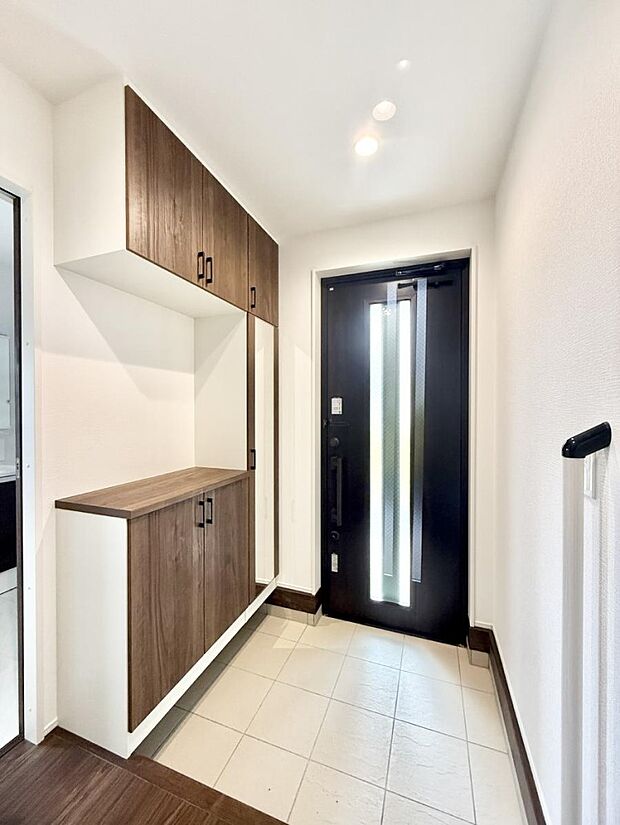 【玄関】■ ここから始まる一日、すっきり整った玄関