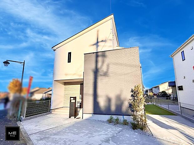 【現地外観写真】■暮らしを彩る充実した設備仕様が備わった住まい