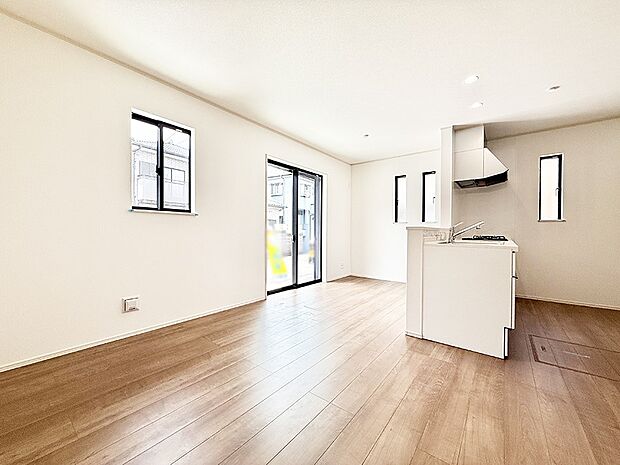 【リビング】■光と風を感じる、リラックスできる空間