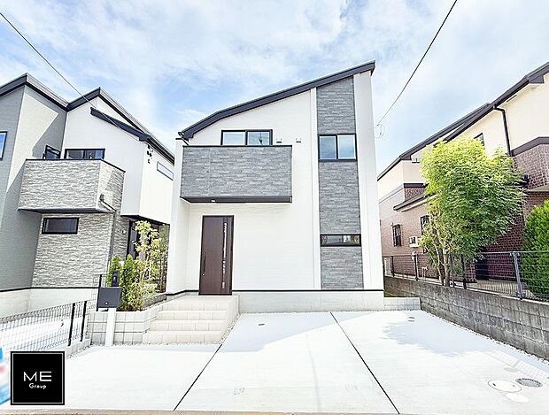 【現地外観写真】■暮らしを彩る充実した設備仕様が備わった住まい