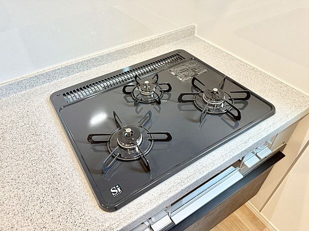 【3口ガスコンロ】■複数の鍋が同時に使えますね