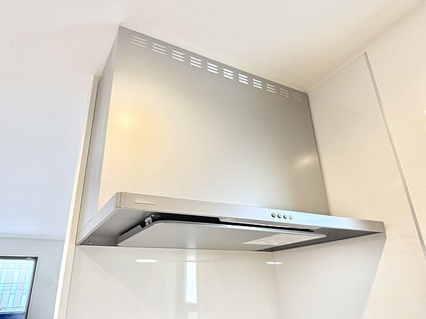 【レンジフード】■フードに覆われている為、匂いが換気扇に誘導され、効率的に排煙ができます