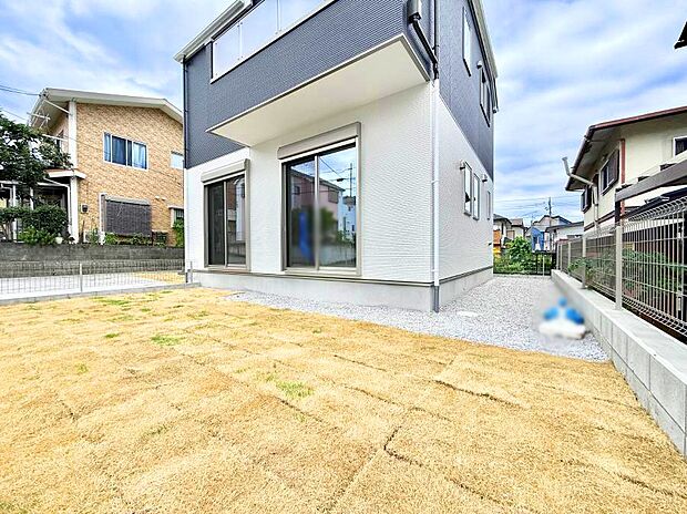 【庭】■敷地内にゆとりある緑のスペースがあり、穏やかな雰囲気です