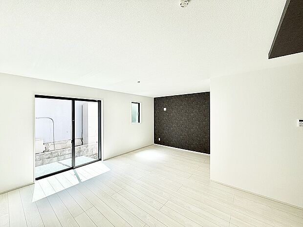 【リビング】■光と風を感じる、リラックスできる空間