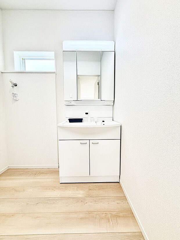 【洗面台・洗面所】■明るい洗面所は毎朝の歯磨きも楽しくできちゃいそうです♪