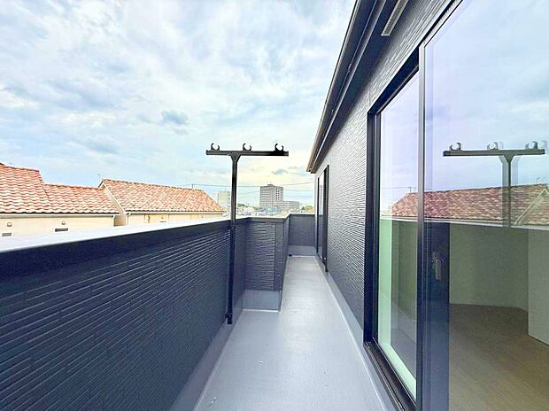 【バルコニー】■ 空を眺めながら、ほっと一息つける特別な空間