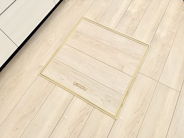 【床下収納】■隠れた収納スペースで家全体がスッキリ