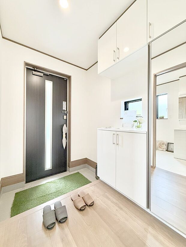 【玄関】■ ここから始まる一日、すっきり整った玄関