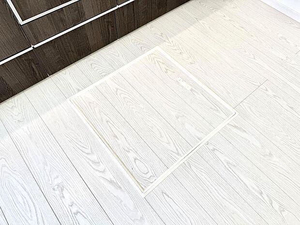 【床下収納】■季節物など簡単に収納でき便利