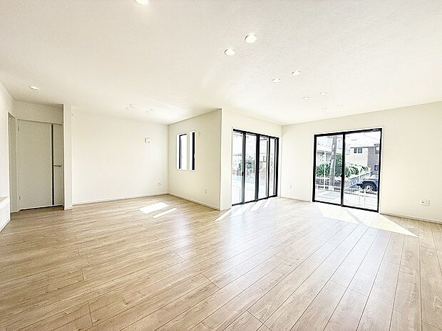 【リビングダイニング】■シンプルだけど贅沢、大切な人と過ごす心がほどける空間