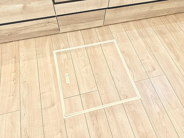 【床下収納】■隠れた収納スペースで家全体がスッキリ