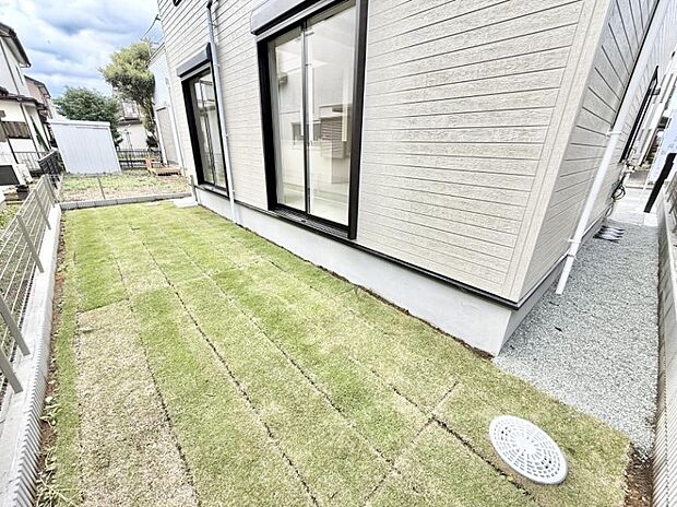 【庭】■暮らしに潤いを与える、緑が取り入れられた住まいです