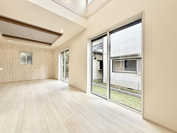 【リビング】■光と風を感じる、リラックスできる空間