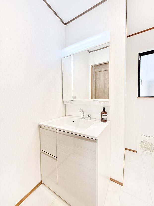 【洗面台・洗面所】■明るい洗面所は毎朝の歯磨きも楽しくできちゃいそうです♪