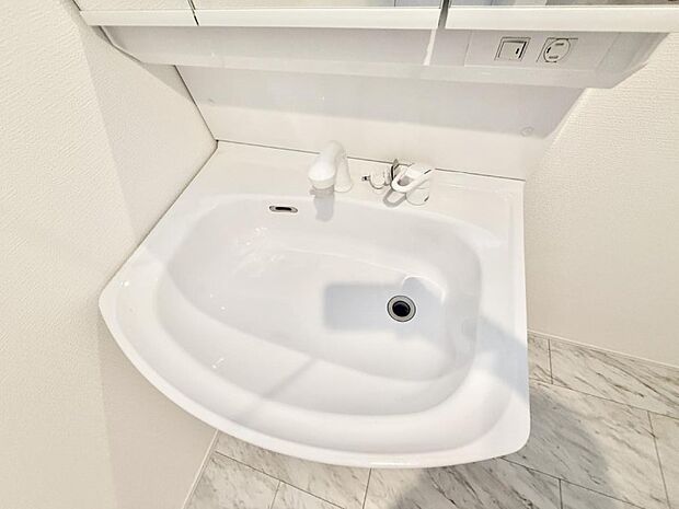 【ハンドシャワー付洗面台】■手洗いや顔を洗う時も快適に使える便利なシャワー