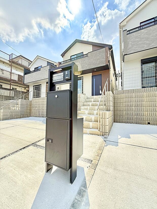 【玄関】■ 帰るたびにホッとする、安心感のある佇まい