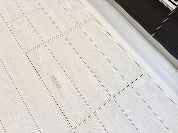 【床下収納】■隠れた収納スペースで家全体がスッキリ