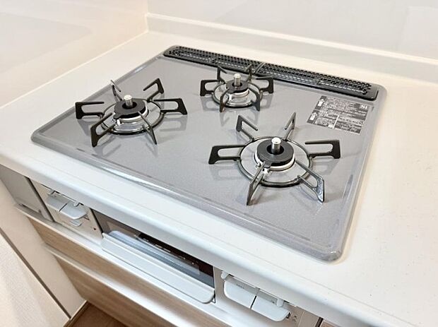 【3口ガスコンロ】■一度に多くの料理ができ便利で効率的