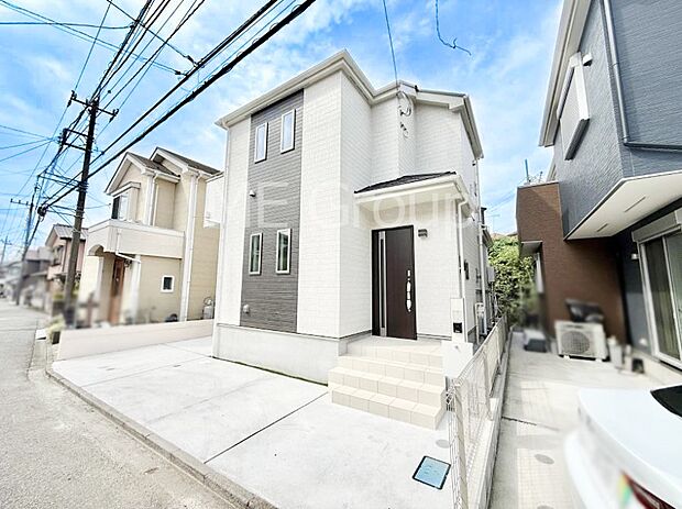 【現地外観写真】■暮らしを彩る充実した設備仕様が備わった住まい