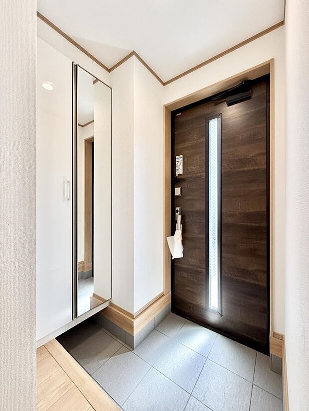 【玄関】■ シンプルで美しく、快適な暮らしの入り口