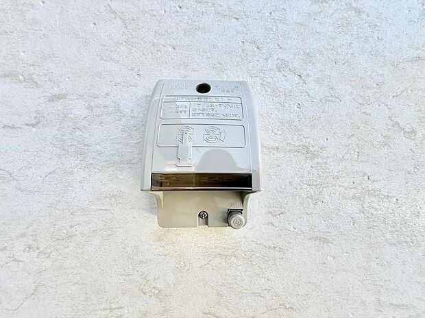 【屋外コンセント】■屋外に電源コンセントがあれば、高圧洗浄機で窓や外壁を掃除するなど便利です。