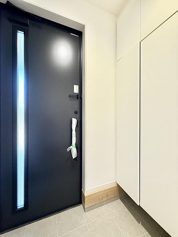 【玄関】■ ここから始まる一日、すっきり整った玄関