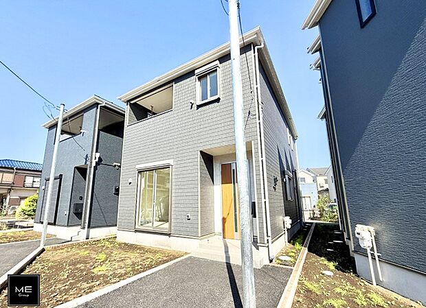 【現地外観写真】■暮らしを彩る充実した設備仕様が備わった住まい